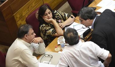 Fiscalía abre investigación penal contra hijo de senadora y otros por violación de cuarentena - Nacionales - ABC Color