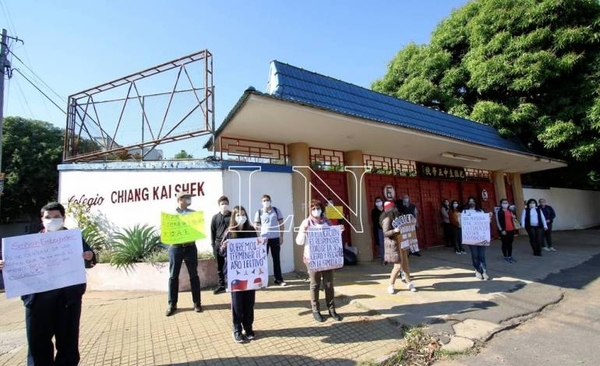 HOY / Colegio Chiang Kai Shek cierra definitivamente de manera irregular, según madres y padres de familia