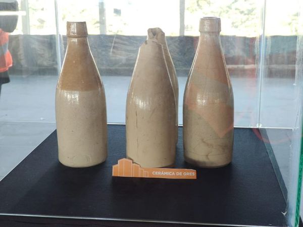 Lanzan revista de arqueología de fragmentos recuperados de la zona de obras del Puerto - Nacionales - ABC Color