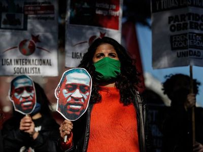 Policía que mató a afroamericano en Atlanta es acusado de homicidio