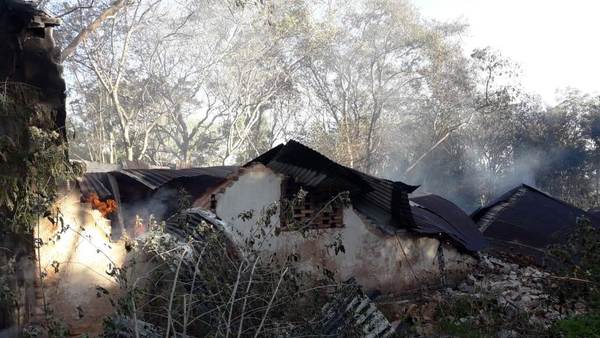 Incendio causa derrumbe de un depósito en Areguá • Luque Noticias