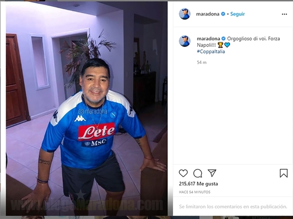 Maradona saluda al Napoli
