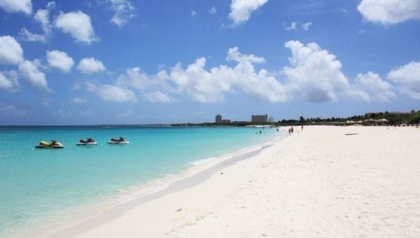 Aruba “la isla feliz” del Caribe abre sus fronteras para el turismo en fases
