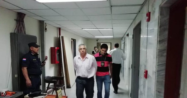 Director de Diputados fue imputado por complicidad en cobro indebido de honorarios
