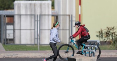 Advierten que correr con tapabocas afecta los pulmones