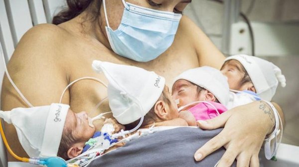 Papá conoce a sus cuatro hijos por foto | Crónica