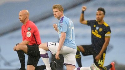 La Premier League volvió con señales de solidaridad | Crónica