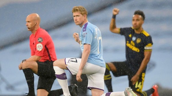 La Premier League volvió con señales de solidaridad | Crónica