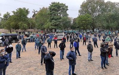 Inician protestas para que renuncie Villordo - Economía - ABC Color