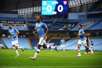 Los errores de David Luiz allanan el triunfo del Manchester City