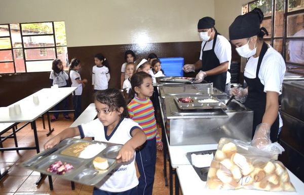 Intendente de Minga Guazú comprará ALMUERZO ESCOLAR, pero no SABE si están los ALUMNOS