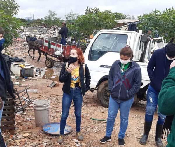 Jóvenes se unen para abrigar a familias carenciadas