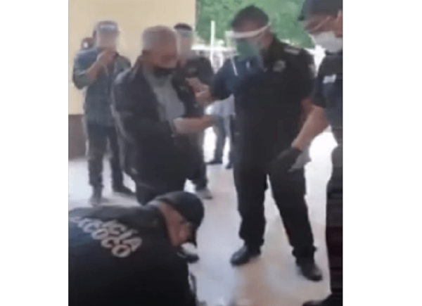 México: Policías compran toda la mercancía de un abuelito para que no se exponga al Covid