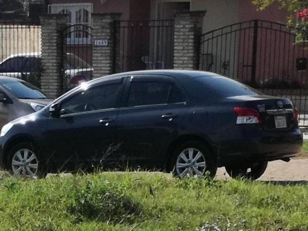 Simularon accidente para robarle el auto a una joven