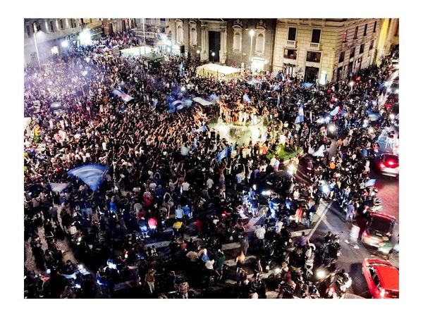 Criticas por las aglomeraciones en Nápoles tras la victoria de la Copa Italia