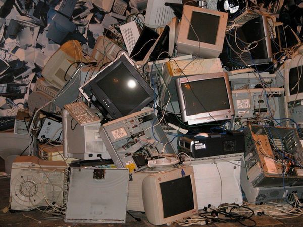 Desmantelar basura electrónica pone en riesgo a la salud