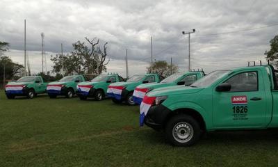 ANDE entregó vehículos para la zona centro – Prensa 5