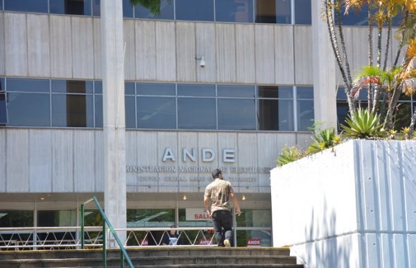 Senado sanciona ley de anulación de facturas de ANDE y ESSAP