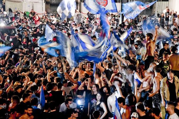 Críticas por las aglomeraciones en Nápoles - Fútbol - ABC Color