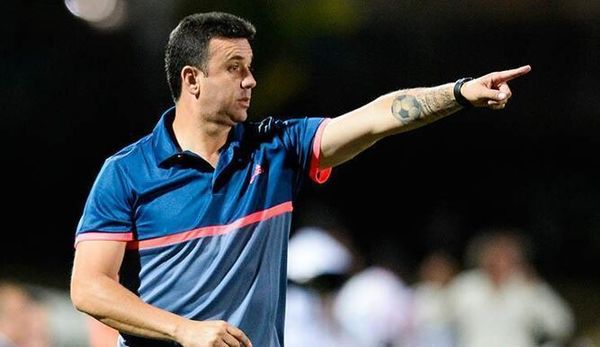 DT boliviano Julio César Baldivieso da positivo al covid-19 - Fútbol - ABC Color