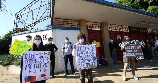 Padres del Chiang Kai Shek presentarán amparo ante cierre del colegio