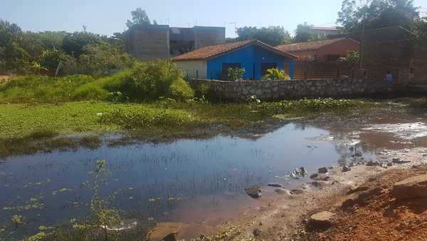 Buscan solución a vecinos que a cada tanto viven en agua y barro » San Lorenzo PY