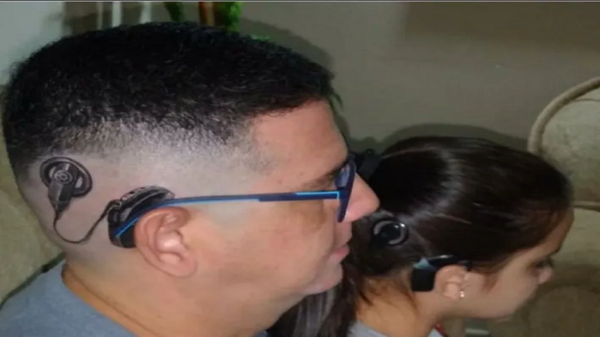 Un papá se tatuó para verse como su hija