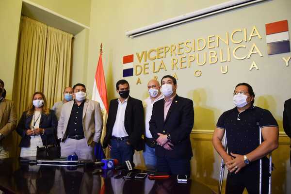 Velázquez comparte proyecto de reforma del servicio civil con funcionarios de entes públicos » Ñanduti