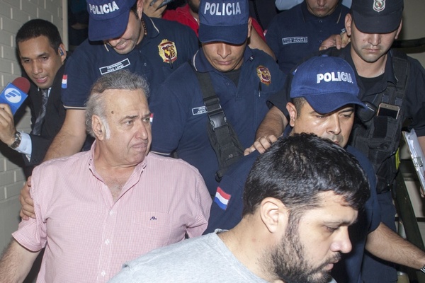 Ex senador y su hijo enfrentarán juicio oral y público - ADN Paraguayo