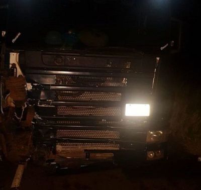 Choque de motocicleta con camión deja dos muertos en Piray