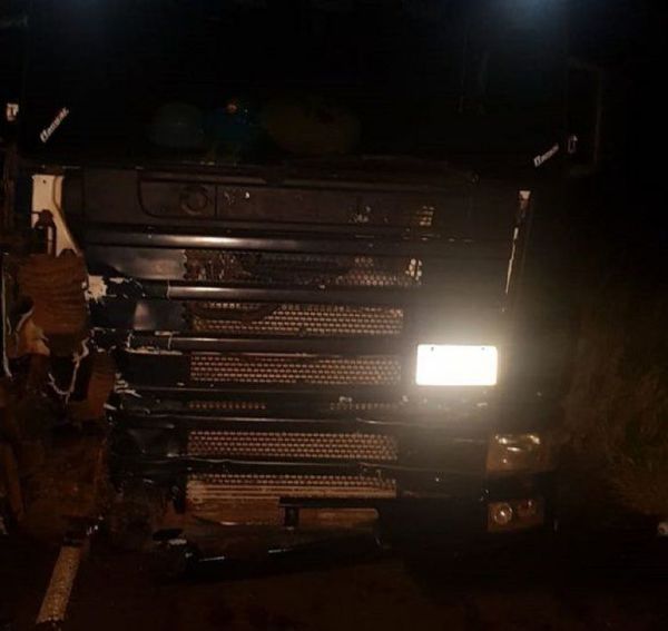 Choque de motocicleta con camión deja dos muertos en Piray