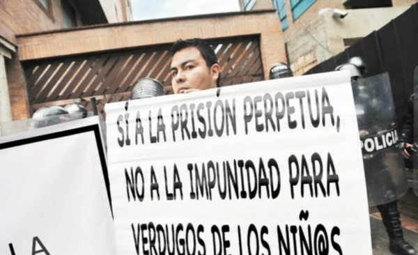 HOY / Colombia aprueba cadena perpetua a violadores de menores de edad