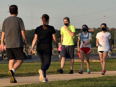 Reuniones solo pueden realizarse con quienes se hizo la cuarentena