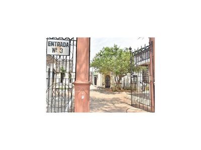 No se puede visitar cementerios