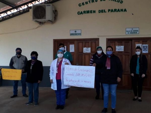 Funcionarios de Salud exigen pago de salarios en Itapúa