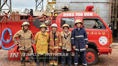 BOMBEROS DE LA PAZ SALVAN 120.000 KG DE MAÍZ DEL FUEGO EN SECADERO DE LA PAZ.