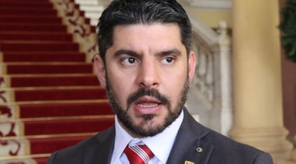 “Algunos políticos solo quieren micrófono y cámara” afirma Nenecho Rodríguez