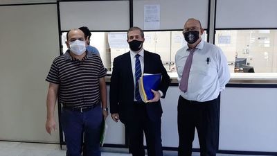 Padres presentaron amparo por cierre del  colegio Chiang Kai Shek   - Nacionales - ABC Color