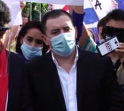 Liberales se manifestaron sin respetar distanciamiento sanitario - Paraguay.com