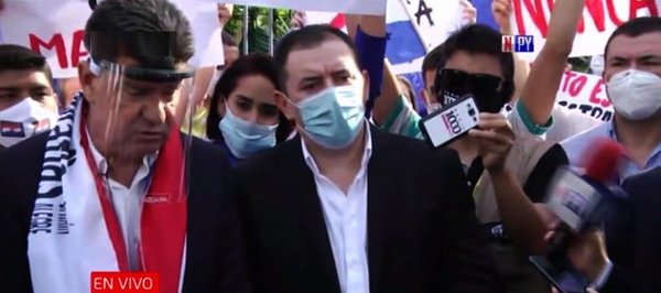 Liberales realizan manifestación sin respetar distanciamiento sanitario | Noticias Paraguay