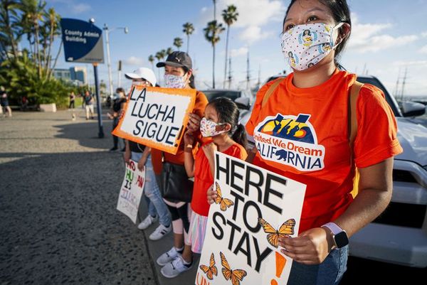 Trump avisa que volverá a intentar cancelar DACA tras el revés del Supremo - Mundo - ABC Color
