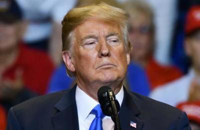 Donald Trump firma decreto que busca reducir el uso de la fuerza policial - C9N