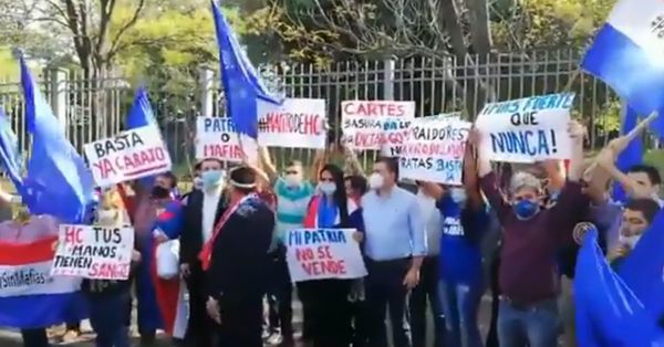 Hurreros de Efraín protestan contra la investigación a su líder - El Trueno