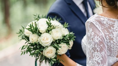 Indignada porque contrató para su boda a una fotógrafa que apoya el movimiento “Black Lives Matter”, la novia exigió el reembolso de su dinero, pero las cosas no salieron como esperaba
