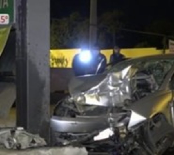 San Lorenzo: Joven duerme sobre volante y protagoniza accidente - Paraguay.com