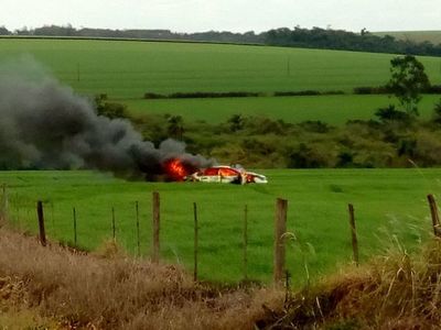 Automóvil se incendia en plena marcha - ABC en el Este - ABC Color