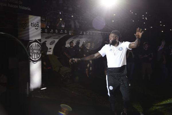 Vuelta de Adebayor: sin cuarentena ni riesgos - Olimpia - ABC Color