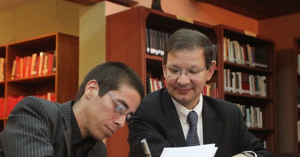 Oscar Patiño publicará su poemario en la Feria Virtual del Libro