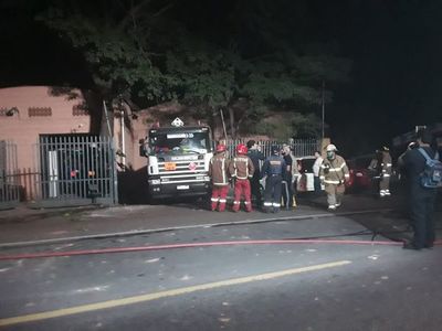 Fallece un herido en la explosión en taller mecánico de Villa Elisa  - Noticiero Cardinal - ABC Color