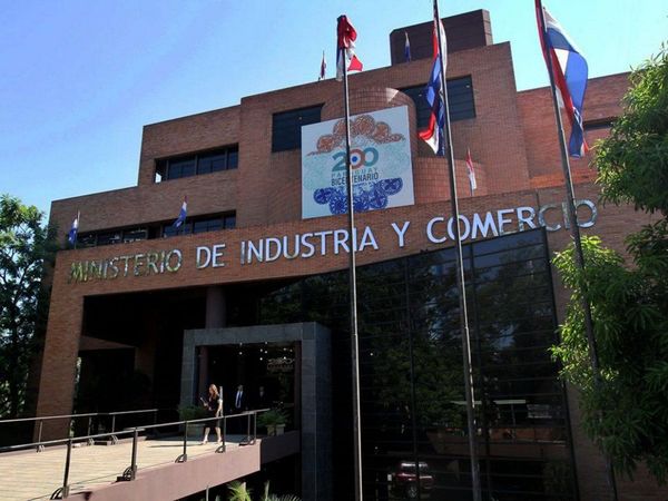 Funcionarios de Industria perciben millonarios salarios y beneficios